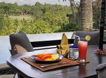 Villa Ria Sayan, Petit-déjeuner de la piscine